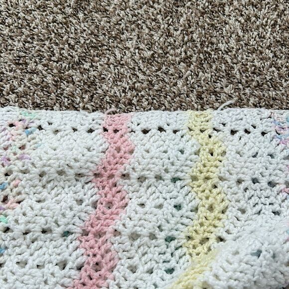 Vintage Handknit Baby Girl Boy Stripped White Pink Blanket - Picture 8 of 9